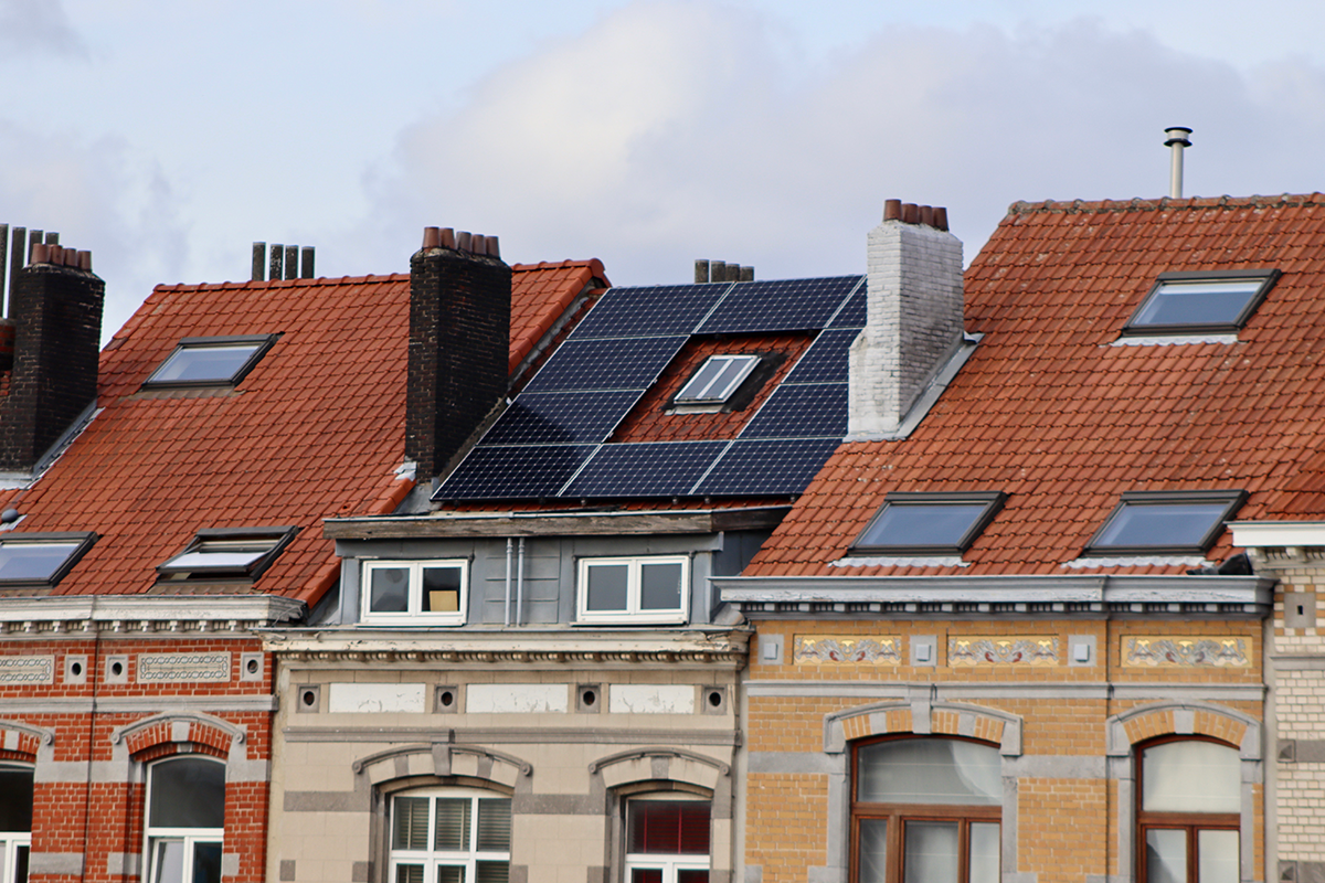 solar-energy-on-the-roof-of-the-tenement-house-2022-11-15-15-44-22-utc